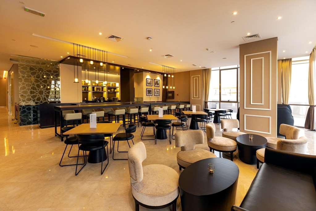 Four Points By Sheraton Production City, דובאי מסעדה תמונה