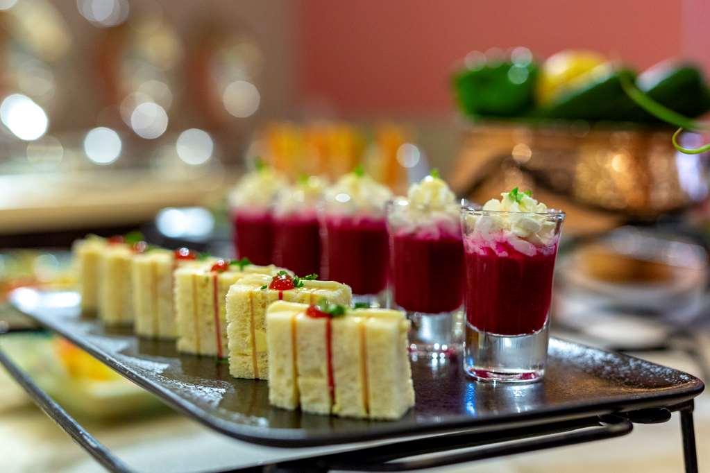 Four Points By Sheraton Production City, דובאי מסעדה תמונה