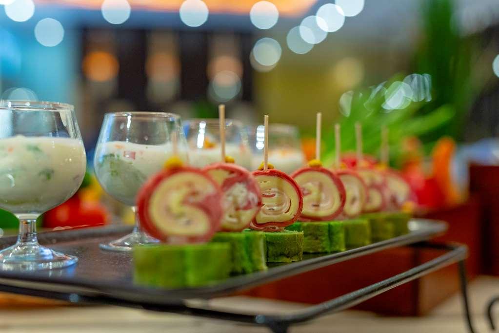 Four Points By Sheraton Production City, דובאי מסעדה תמונה