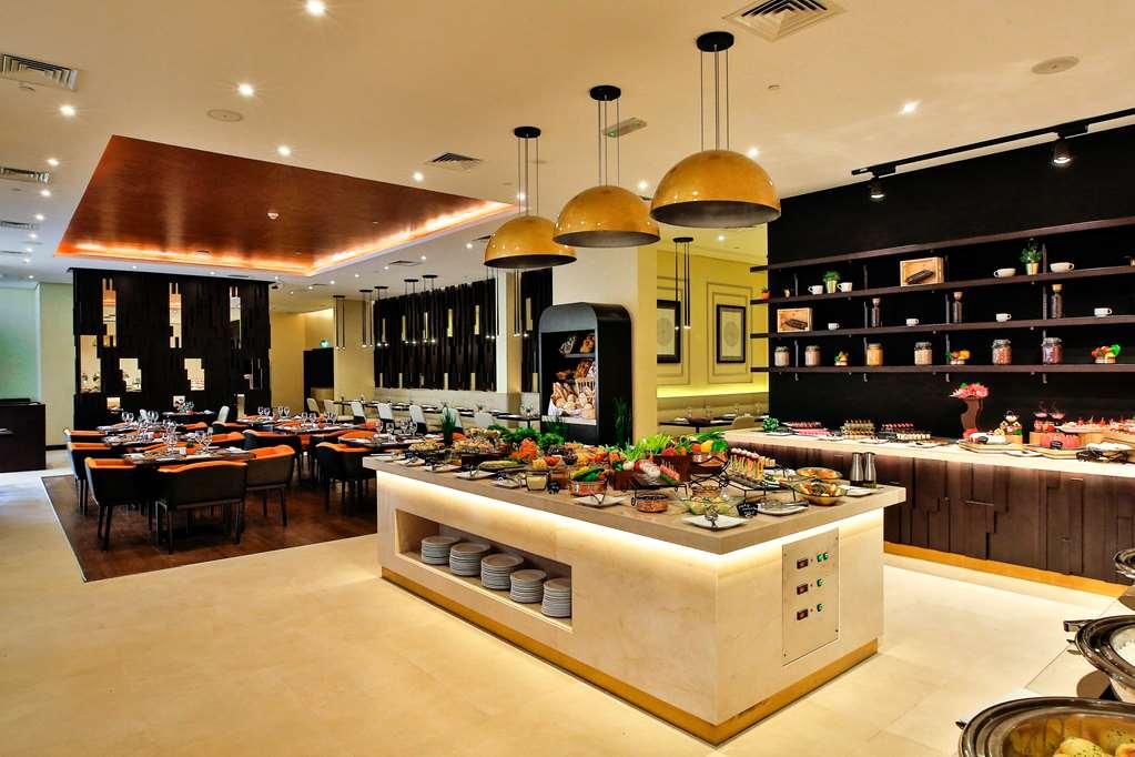 Four Points By Sheraton Production City, דובאי מסעדה תמונה