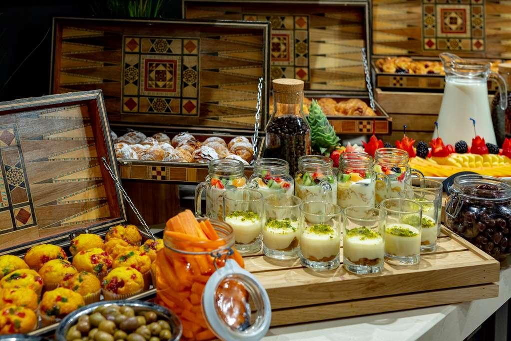 Four Points By Sheraton Production City, דובאי מסעדה תמונה