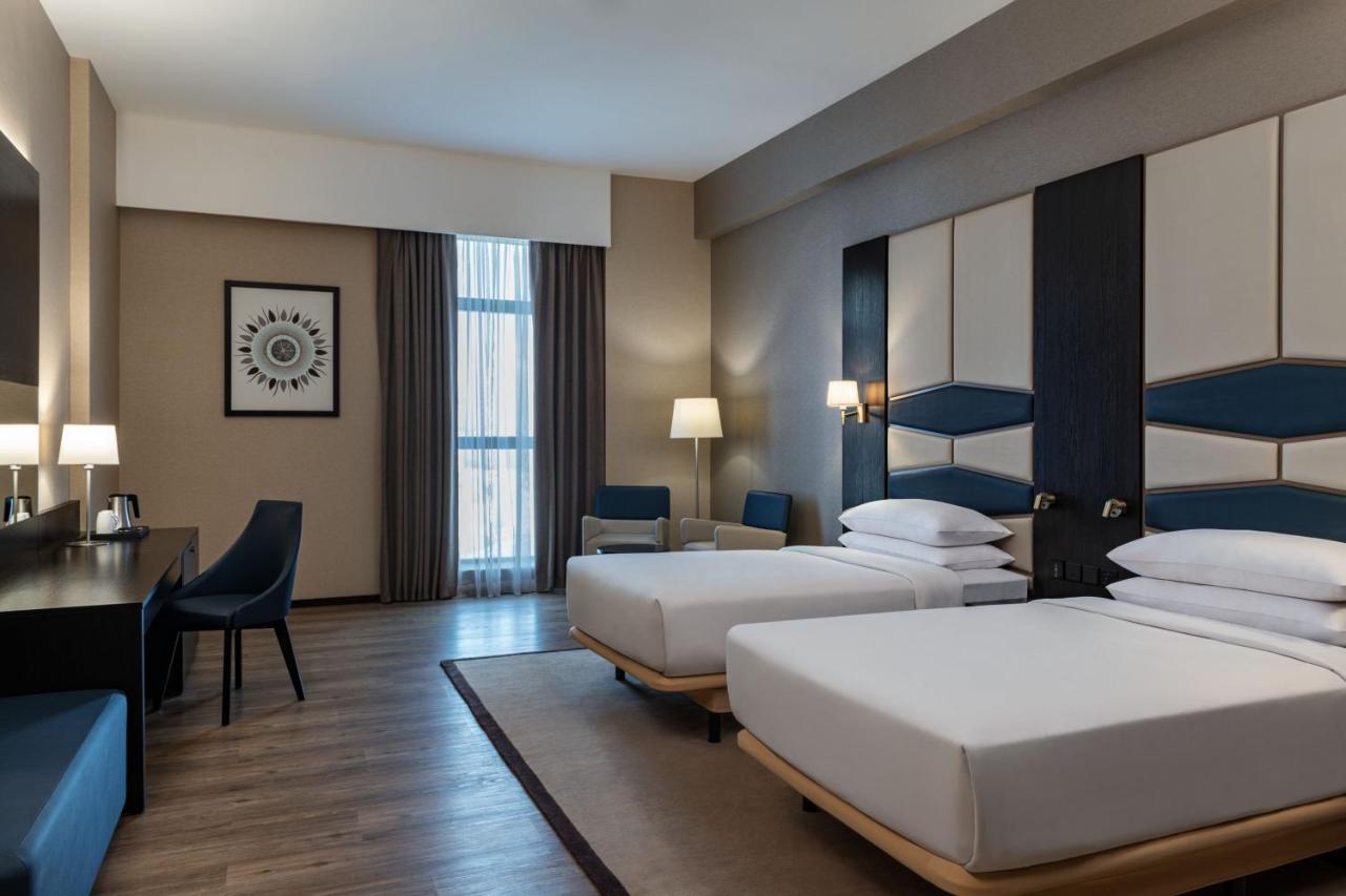 Four Points By Sheraton Production City, דובאי מראה חיצוני תמונה