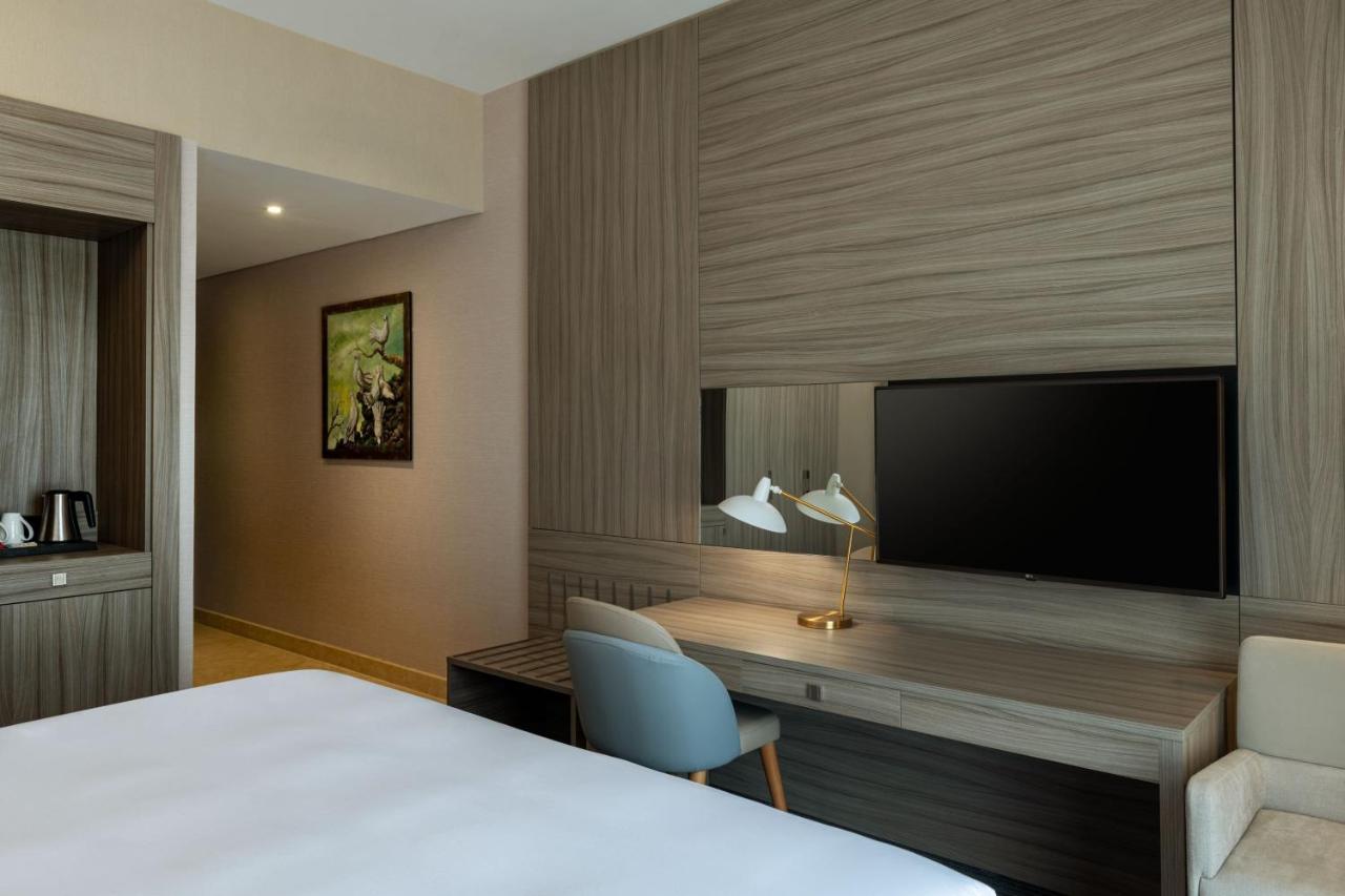 Four Points By Sheraton Production City, דובאי מראה חיצוני תמונה